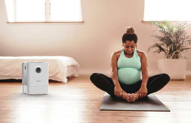 W300_BONECO_Image_woman_pregnant_yoga_lowres